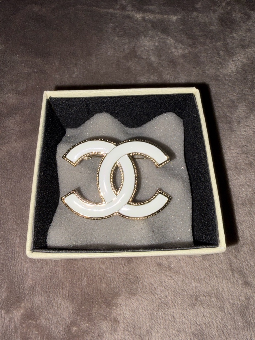 Chanel White  Brooch with Gold Trim - Picture 6 of 7